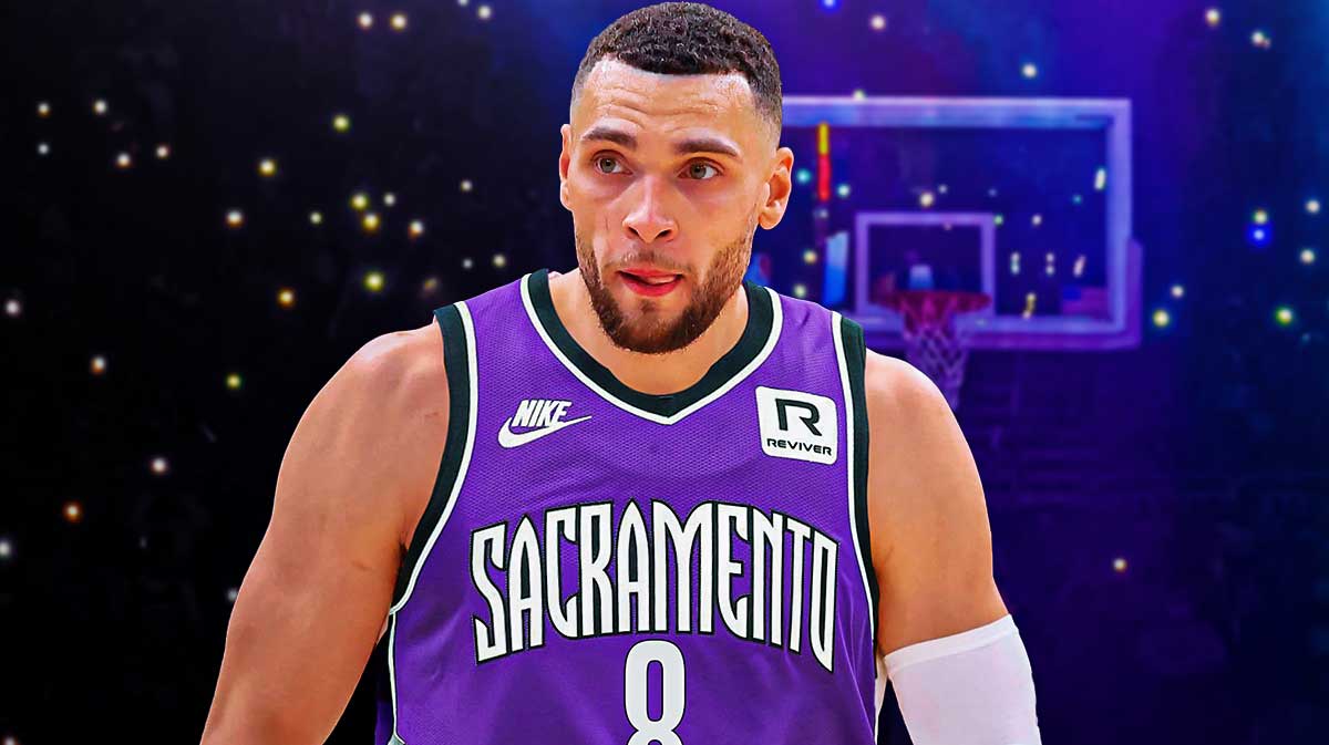 Zach LaVine, Zach LaVine trade, Zach LaVine Bulls, Bulls, Kings, Zach LaVine in Kings uni looking sad with Bulls arena in the background