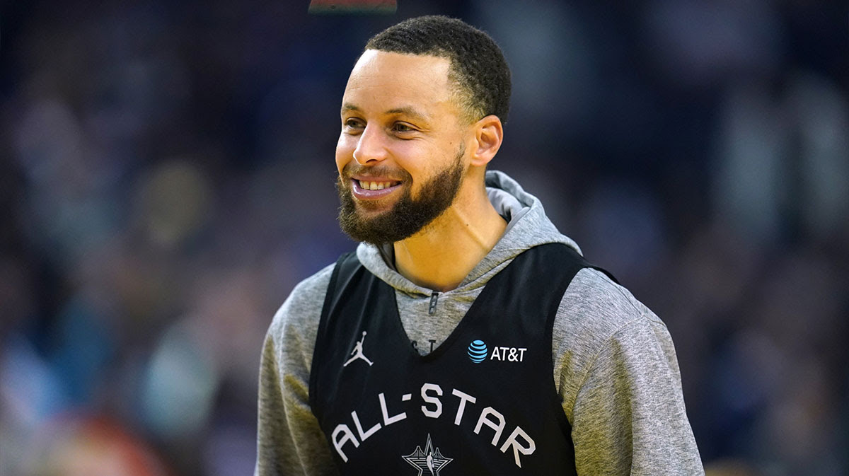 Shaq’s OGs guard Stephen Curry (30) of the Golden State Warriors warms up during the NBA All Star-Practice at Oracle Arena.