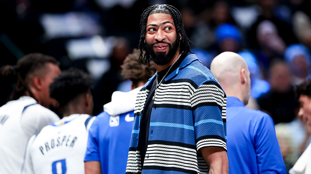 Dallas Mavericks Next Anthony Davis laughs during the time of Charlotte Hornet during the first half in the center of American Airlines.