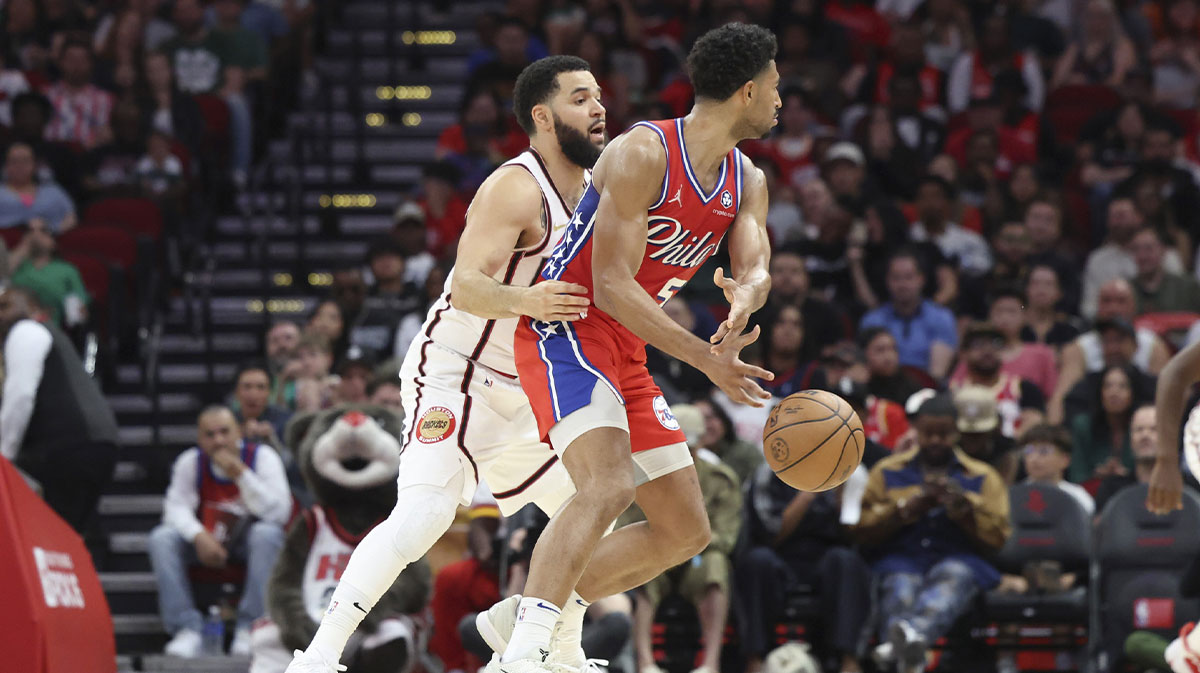 Houston Rockets Guard Fred Vanvleet (5) Tries to control the ball away from Filadelphia 76ers guard in Cuentin Grimes (5) during the second quarter in the Toyota Center.