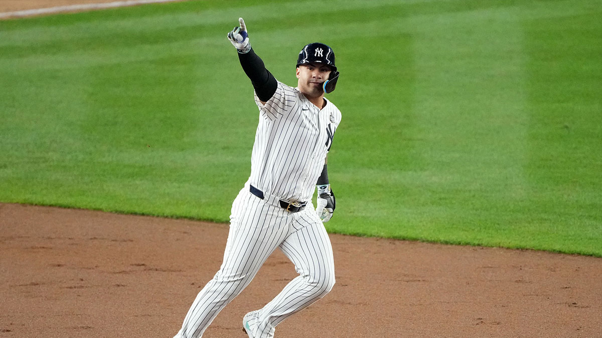 The New York Yankees gardener Alex Verdugo (24), reacts after hitting a three -run homer against the Los Angeles Dodgers in the eighth entrance during the four -year game of the 2024 MLB World Series in the Yankee Stadium. 