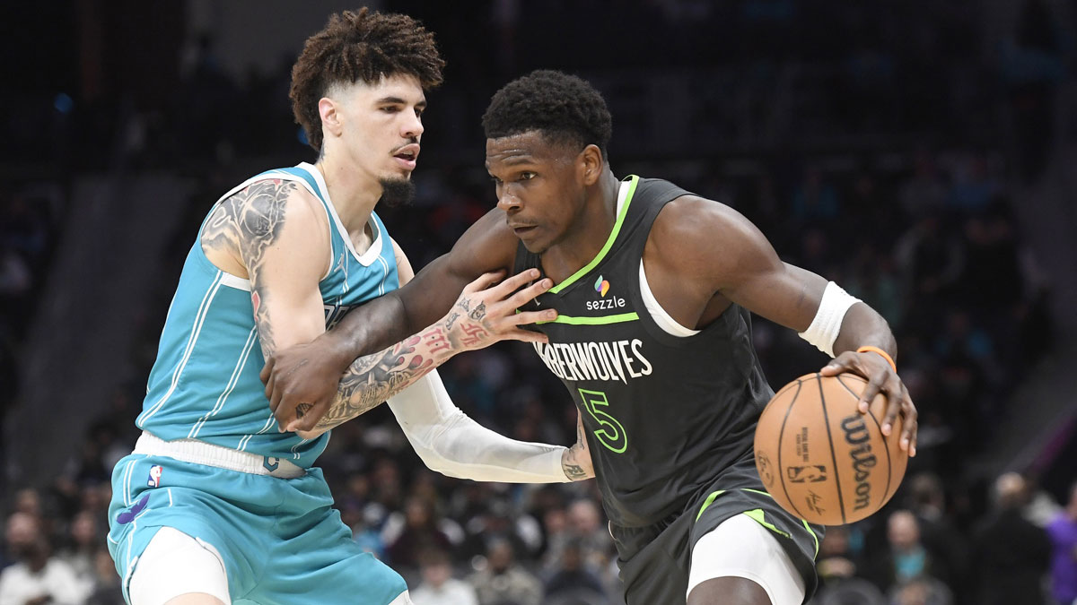 Minnesota Timbervolves Guard Anthoni Edwards (5) is launched next to the Charlotte Hornets Guard Lamelo Ball (1) during the second half in Centurum Spectrum.