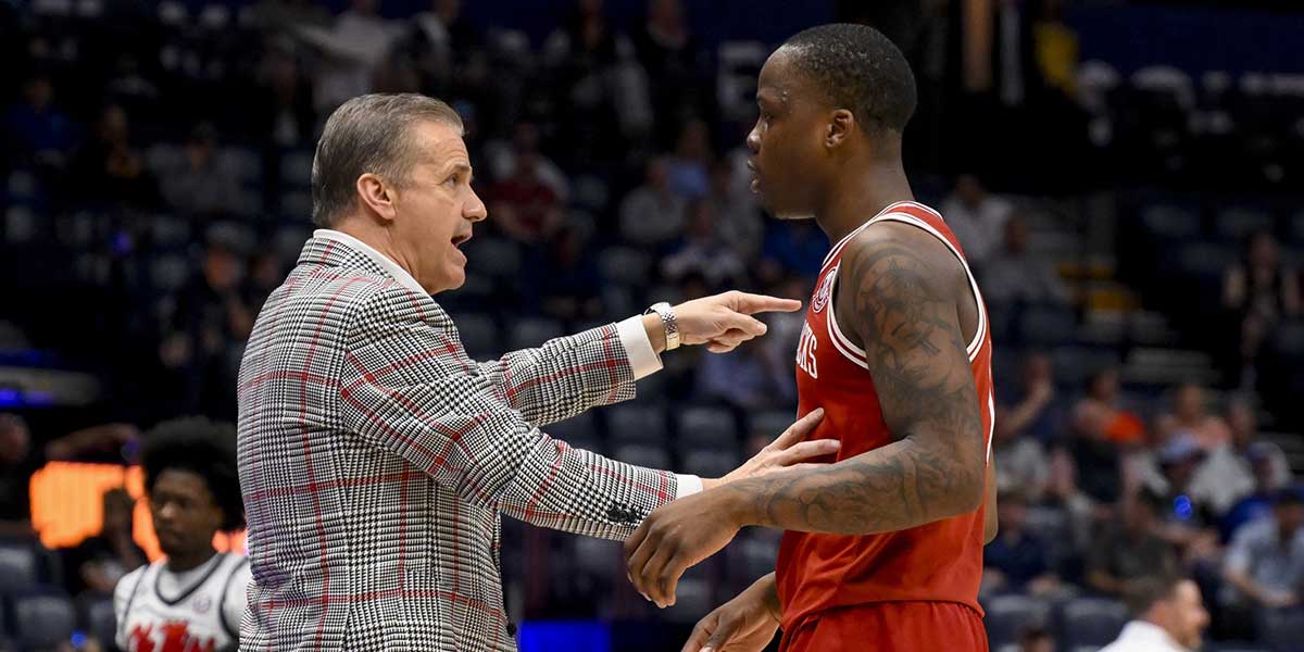 Arkansas Razorbacks head coach John Calipari talks with guard Johnell Davis (1) during a time out against the Mississippi Rebelsduring the first half at Bridgestone Arena. Mandatory Credit: Steve Roberts-Imagn Images