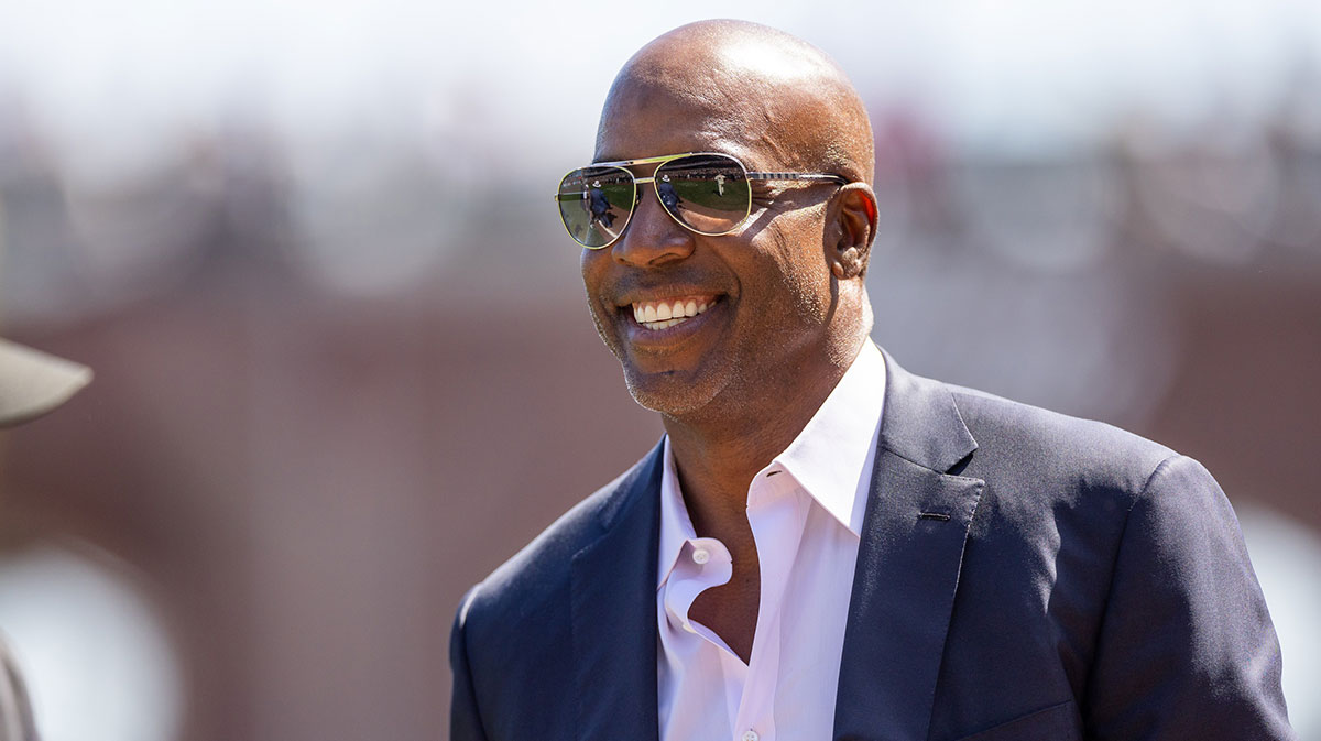 San Francisco Giants legend Barry Bonds smiles before the MLB game between the San Diego Padres and San Francisco Giants at Oracle Park.