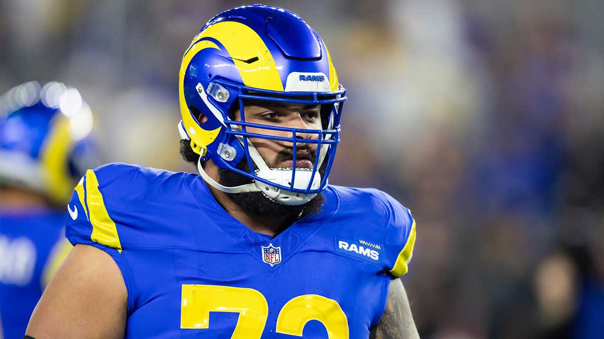 Los Angeles Rams guard Jonah Jackson (72) against the Minnesota Vikings during an NFC wild card game at State Farm Stadium.