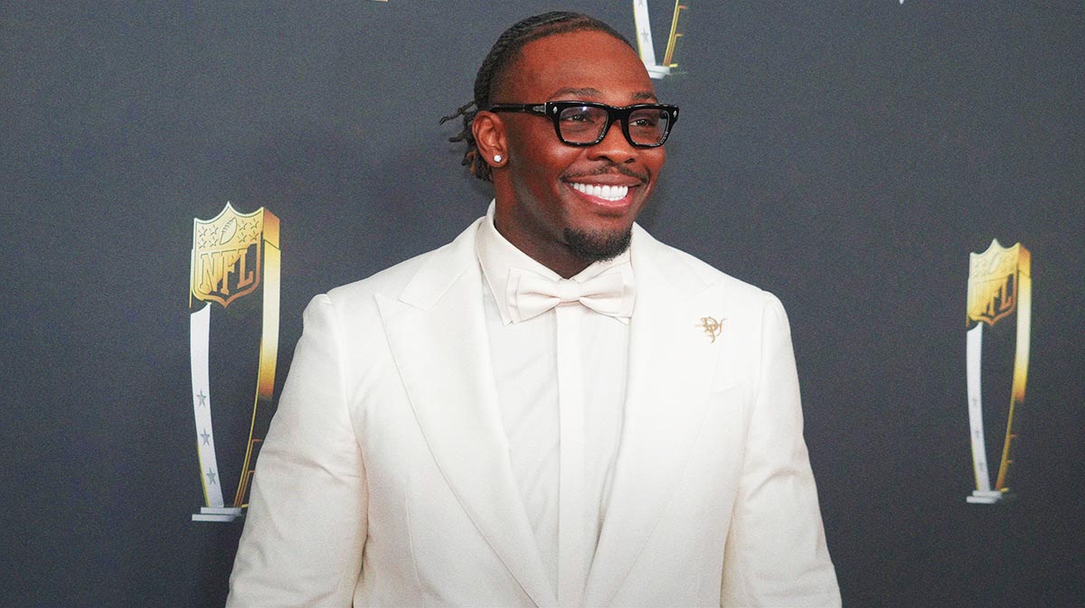 Larry Ogunjobi on the red carpet before Super Bowl LIX NFL Honors at Saenger Theatre.