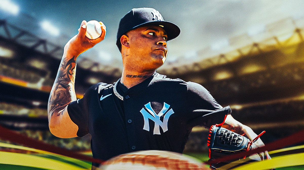 Yankees Luis Gil pitching a baseball.