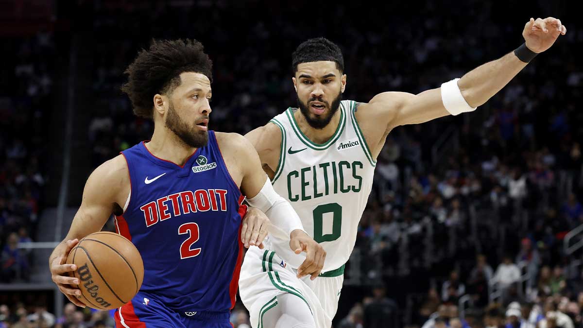 Detroit Pistons Guard Cade Cunningham (2) Dribbles Na Boston Celtics Next Jaison Tatum (0) In the second half of the Arena Male Caesars.