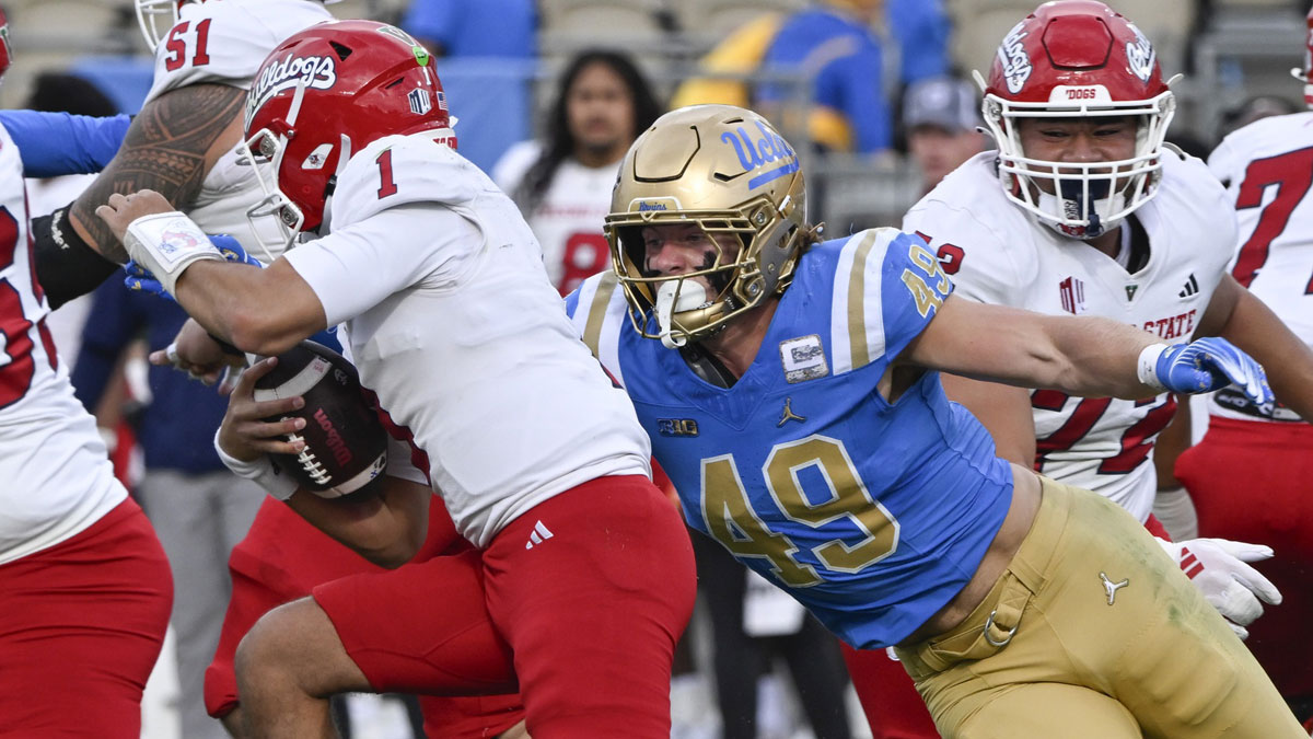 UCLA Bruins linebacker Carson Schwesinger (49) sacks Fresno State Bulldogs quarterback Mikey Keene (1) during the second quarter at Rose Bowl. 