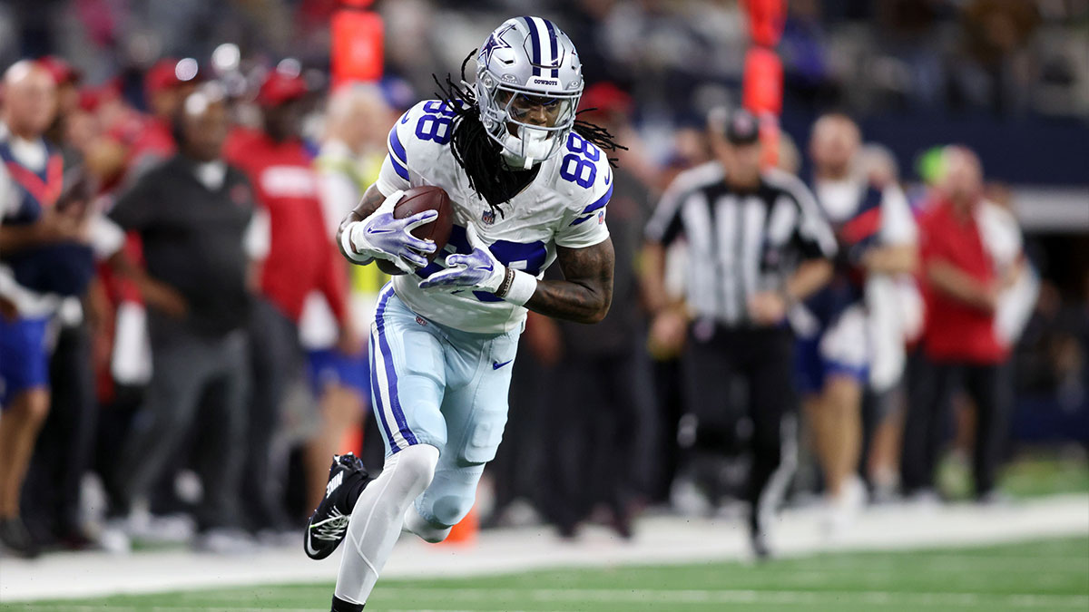 Dallas Cowboys wide receiver CeeDee Lamb (88) runs after catching a pass against the Tampa Bay Buccaneers in the second quarter at AT&T Stadium.