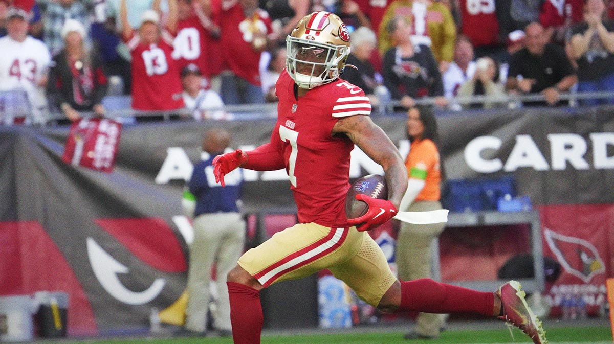 San Francisco 49ers cornerback Charvarius Ward (7) returns an interception for a touchdown against the Arizona Cardinals during the first quarter at State Farm Stadium in Glendale on Dec. 17, 2023.