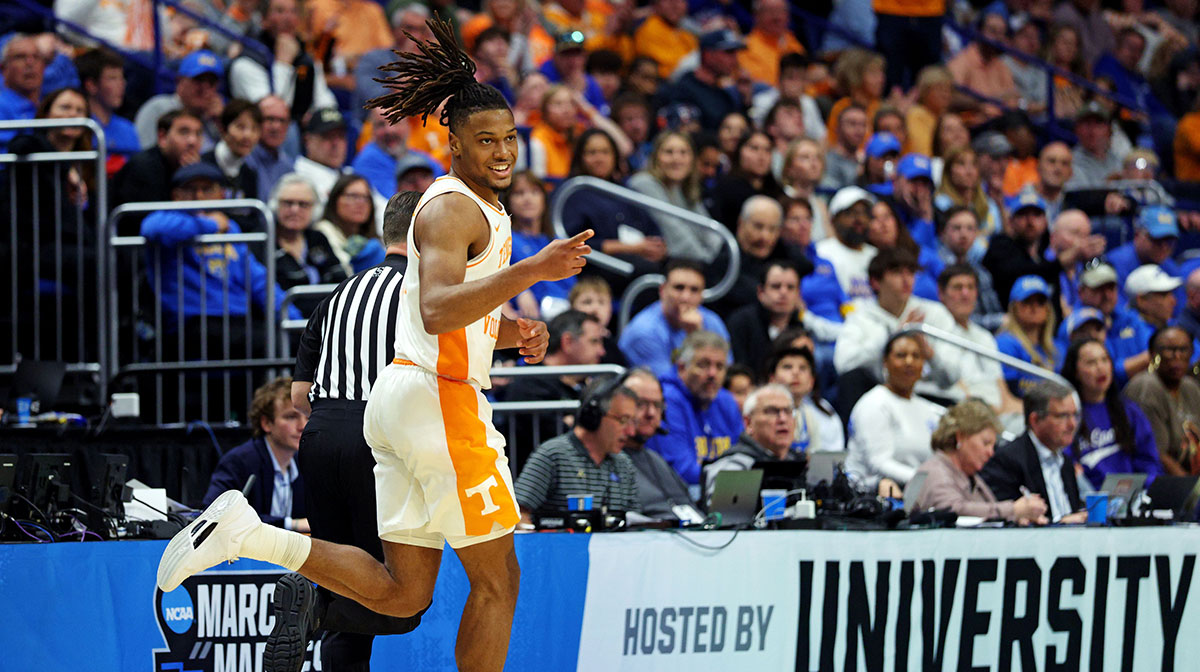 Tennessee Volunteers guard Chaz Lanier (2) reacts after a play during the second half against the UCLA Bruins in the second round of the NCAA Tournament at Rupp Arena.