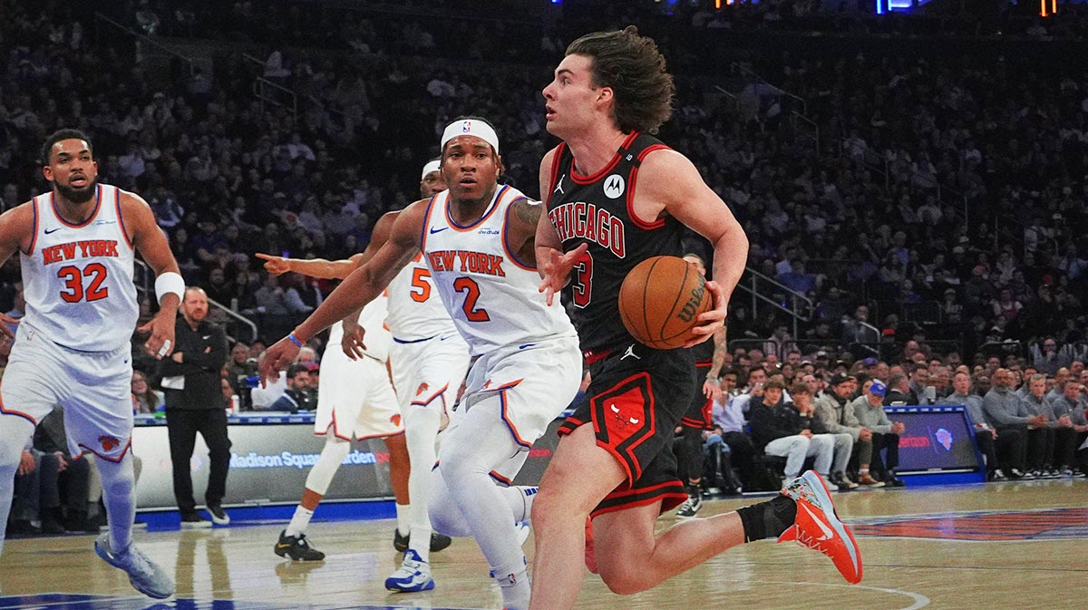 New York, New York, USA; Chicago Bukova for shooting guard Josh Giddei (3) launches the ball towards the basket against New York Knicks during the first half in Madison Square Garden. 