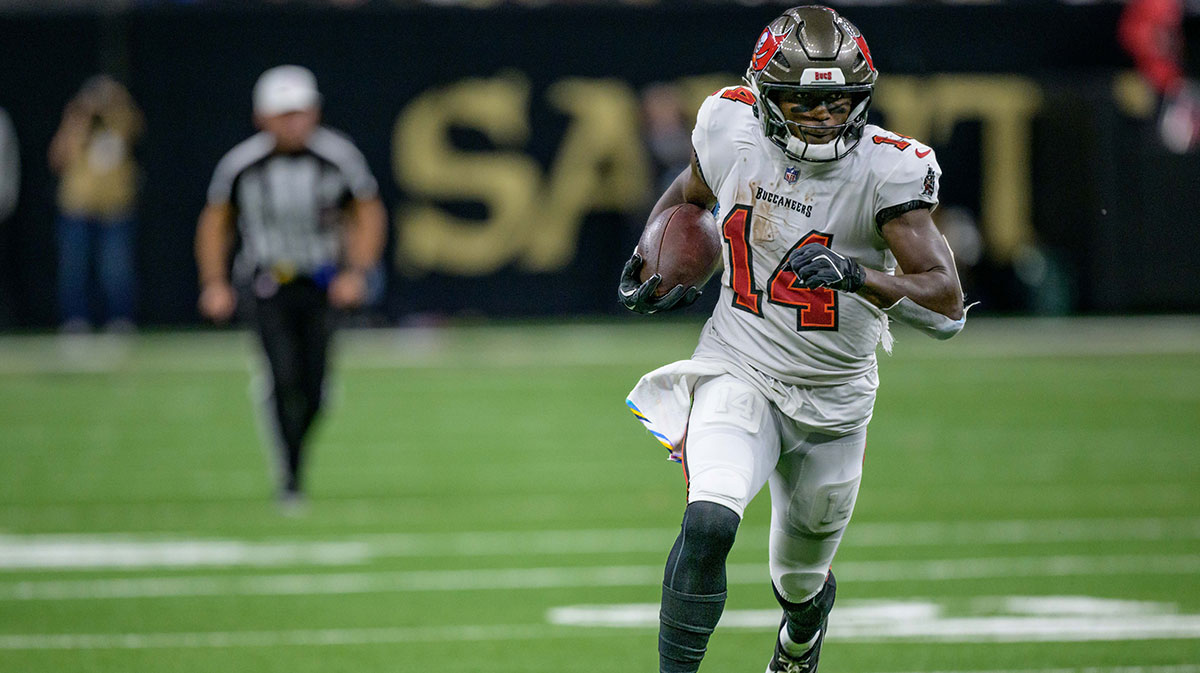 Oct 13, 2024; New Orleans, Louisiana, USA; Tampa Bay Buccaneers wide receiver Chris Godwin (14) runs in for a touchdown during the third quarter against the New Orleans Saints at Caesars Superdome.