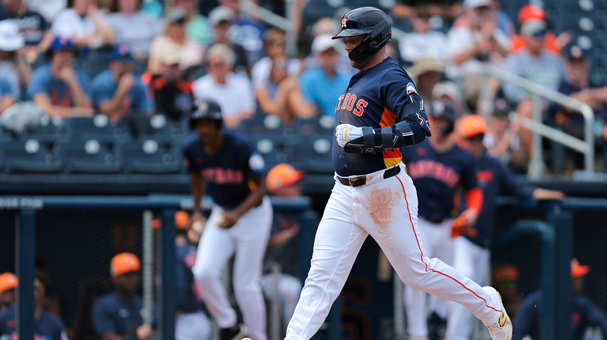 Houston Astros first baseman Christian Walker (8) scores against the New York Mets during the first inning at CACTI Park of the Palm Beaches