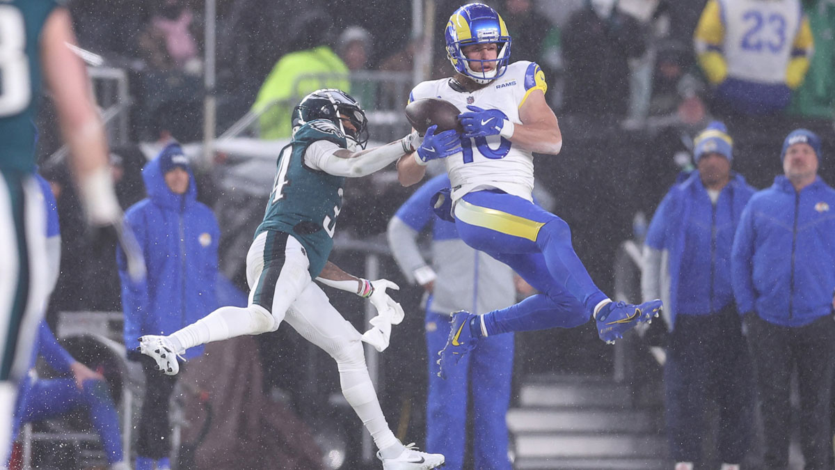 Los Angeles Rams wide receiver Cooper Kupp (10) catches the ball as Philadelphia Eagles cornerback Isaiah Rodgers (34) defends in a 2025 NFC divisional round game at Lincoln Financial Field. 