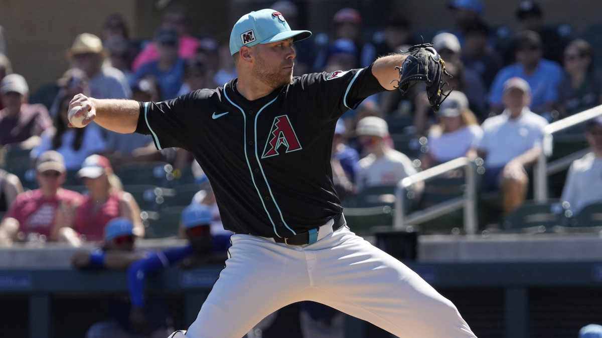 Arizona Diamondbacks pitcher Corbin Burnes (39) throws against the Texas Rangers