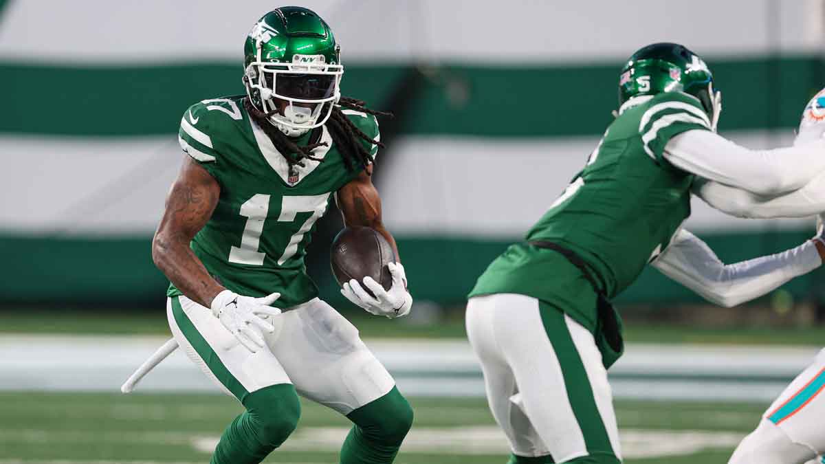 New York Jets wide receiver Davante Adams (17) gains yards after catch during the first quarter against the Miami Dolphins at MetLife Stadium.