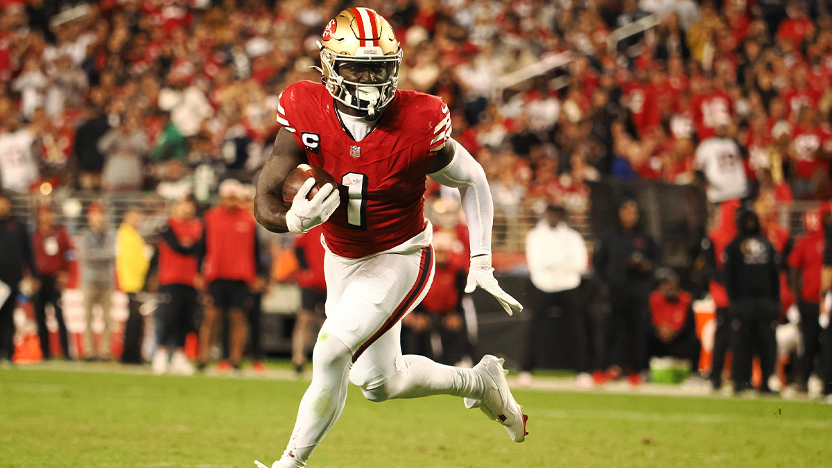 27. Okt. 2024. years; Santa Clara, California, USA; San Francisco 49ers Vide Receiver Deebo Samuel Sr (1) Carrys the ball against Dallas' cowboy during the third quarter in Levi Stadium. 