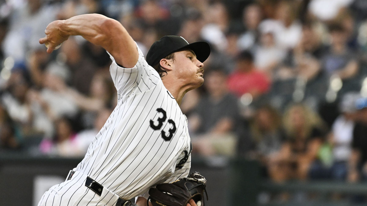 Jul 26, 2024; Chicago, Illinois, USA; Chicago White Sox pitcher Drew Thorpe (33) delivers against the Seattle Mariners during the first inning at Guaranteed Rate Field. 