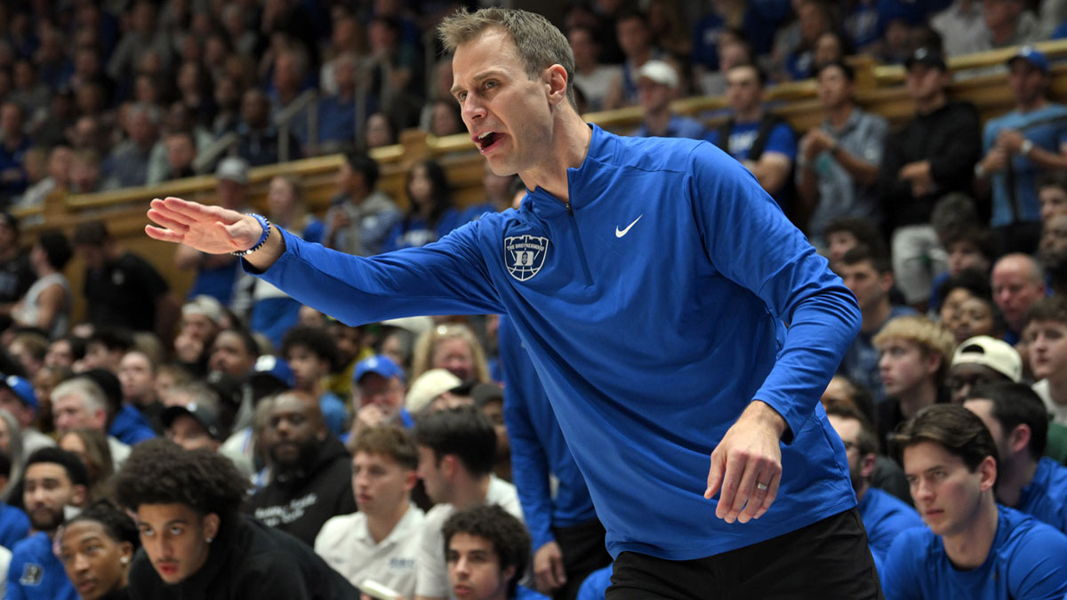 Jon Scheyer's 3-word halftime Duke message after blowing big lead vs ...