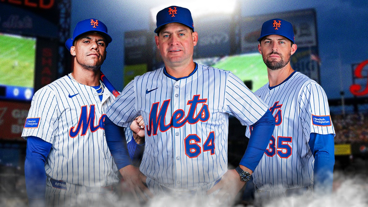 Carlos Mendoza front and center. Clay Holmes behind to right. Juan Soto behind to left. All with Mets