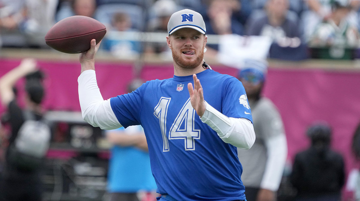 Minnesota Vikings quarterback Sam Darnold (14) throws the ball during NFC Practice for the Pro Bowl Games at Camping World Stadium.