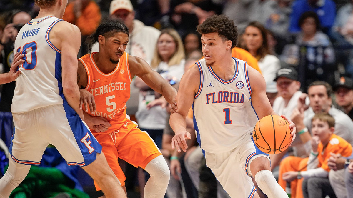 Florida Guard Valter Claiton Jr. (1) Objects the guardian of Tennessee Zakai Zeigler (5) during the second half of the Southeast Conference Championship in the southeast in Bridgestone Arena in Nashville, Tenn., Sunday, 16. Marta 2025.