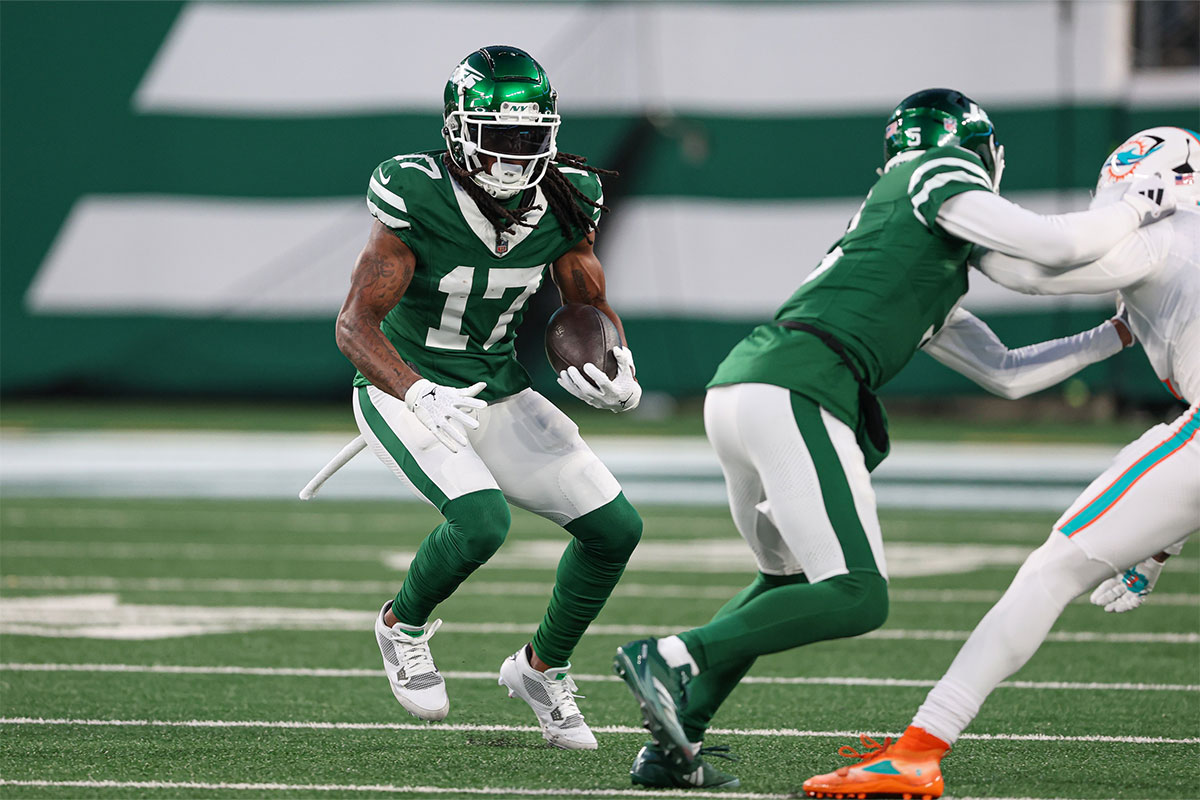 New York Jets see receiver Davante Adams (17) gets yards after catches during the first quarter of Miami Dolphins at Metlife Stadium.