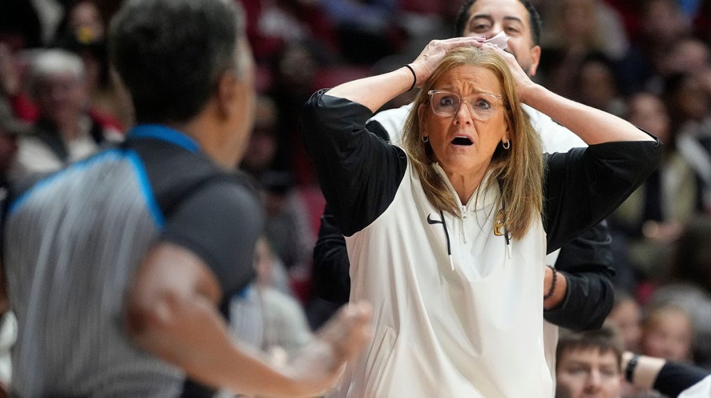 Missouri head coach Robin Pingeton reacts to a foul call against one of her players during the game with Alabama.