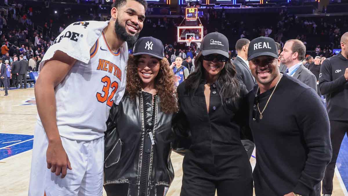 New York Knicks center Karl-Anthony Towns (32) poses for a photo with model Jordyn Woods, singer Ciara, and New York Giants quarterback Russell Wilson following the game against the LA Clippers at Madison Square Garden.