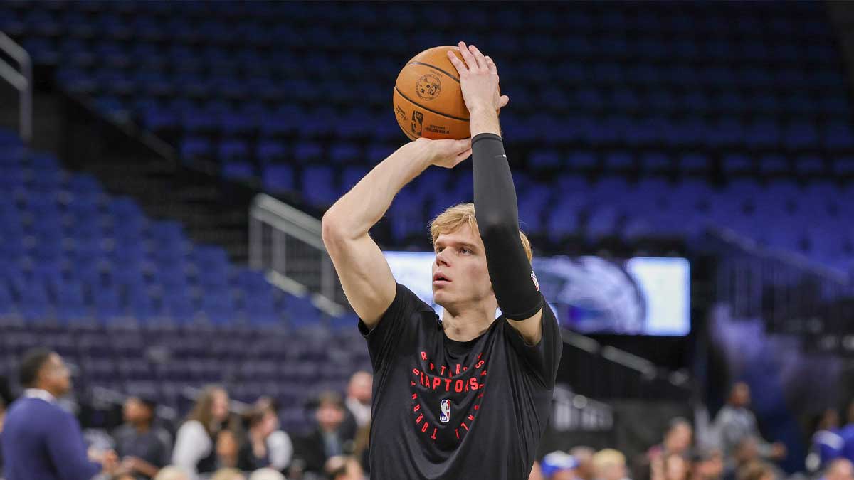 Toronto Raptors Guard Red Dick (1) warmed before the game against Orlando magic in the Kia Center.