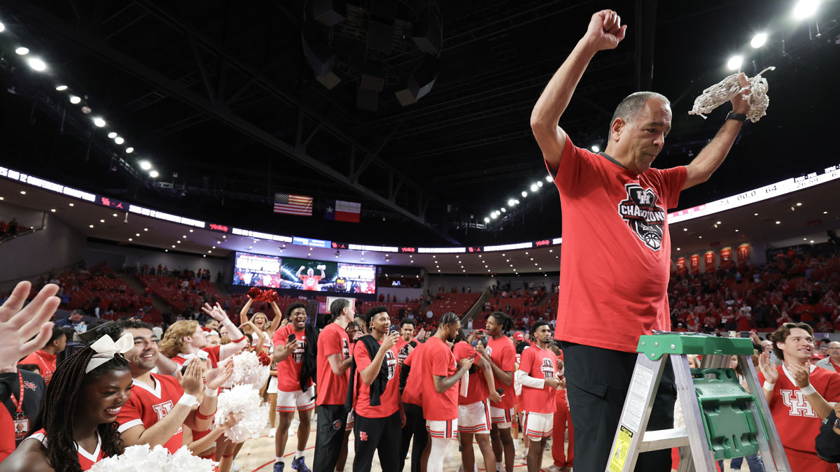 Houston Cougars head coach Kelvin Sampson celebrates after winning the Big 12 Conference after defeating the Cincinnati Bearcats at Fertitta Center.