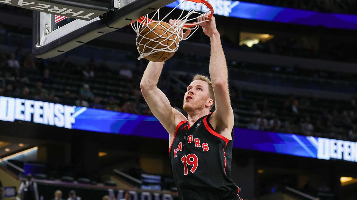 Toronto Raptors Center Jakob Poeltl (19) Ducks during the second half against Orlando magic in the Kia Center.