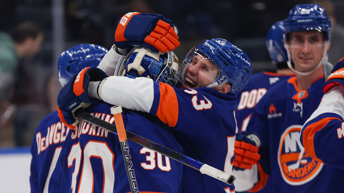 New York Islanders Goaltender Ilia Sorokin (30) Late game Open Net Goal is marked with Casei Cizikas (53) center during the third period in UBS Arena. 