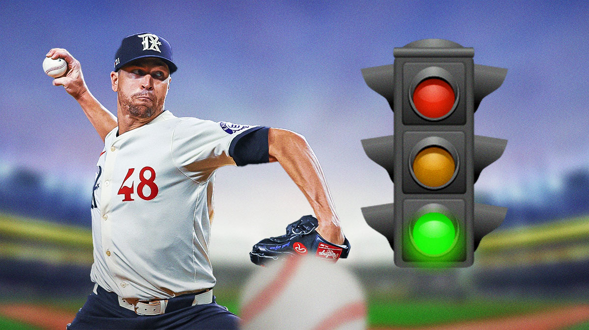 Jacob deGrom pitching a baseball on left, need a stop light on green on right.