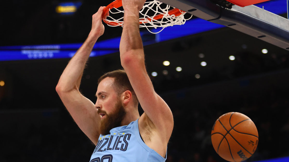 Memphis Grizzlies center Jay Huff (30) dunks during the third quarter against the Charlotte Hornets at FedExForum.