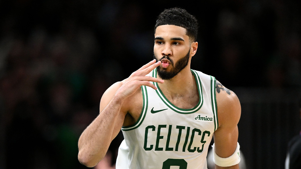 Boston Celtics attacker Jaison Tatum (0) react after the second trimester on the TD garden, reacts after making a three-wheeled basket against Los Angeles.