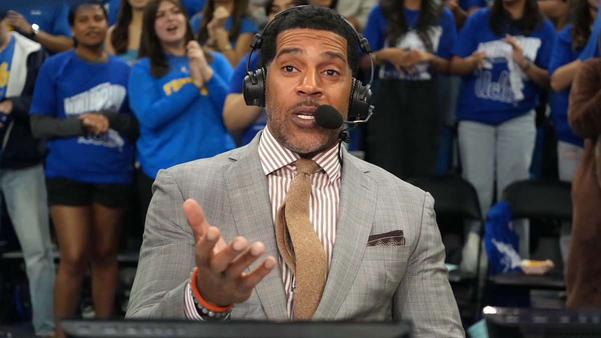 Jim Jackson makes embarrassing on-air blunder during Wofford-Tennessee