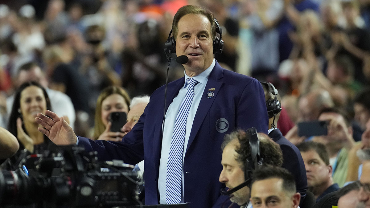 CBS broadcaster Jim Nantz acknowledges the crowd in the semifinals of the Final Four of the 2023 NCAA Tournament between the Florida Atlantic Owls and San Diego State Aztecs at NRG Stadium.