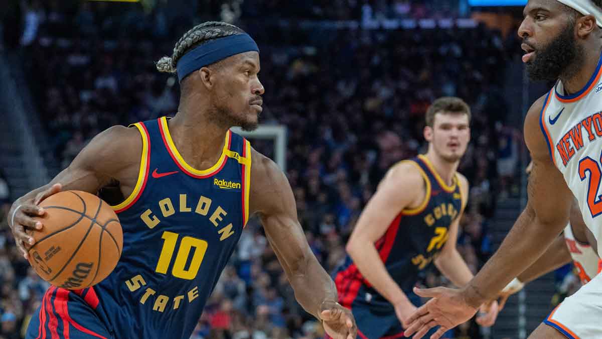 Golden State Warriors Forward Jimmy Butler III (10) Drive online against New York Knicks during the fourth quarter in Chase Center.