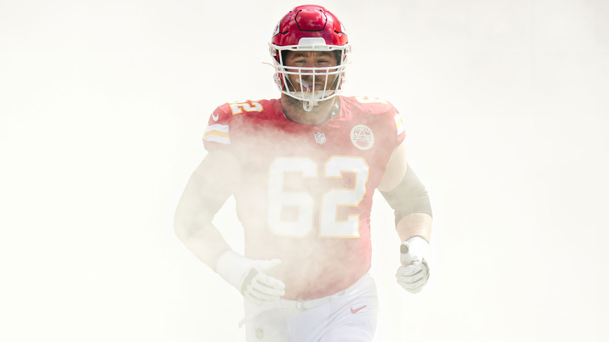 Kansas City Chiefs guard Joe Thuney (62) takes the field prior to a game against the Cincinnati Bengals at GEHA Field at Arrowhead Stadium.