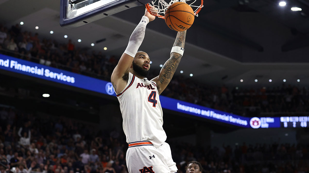 Auburn Tigers forward Johni Broome (4) makes a dunk during the second half against the Alabama Crimson Tide at Neville Arena.