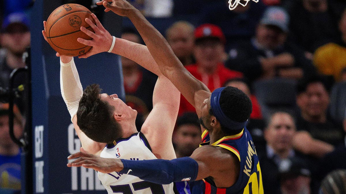 Gold State Warriors The Next Jonathan Kuminga (00) blocks the recording of Sacramento Kings forward Jake Laravia (33) during the fourth quarter in Chase Center.