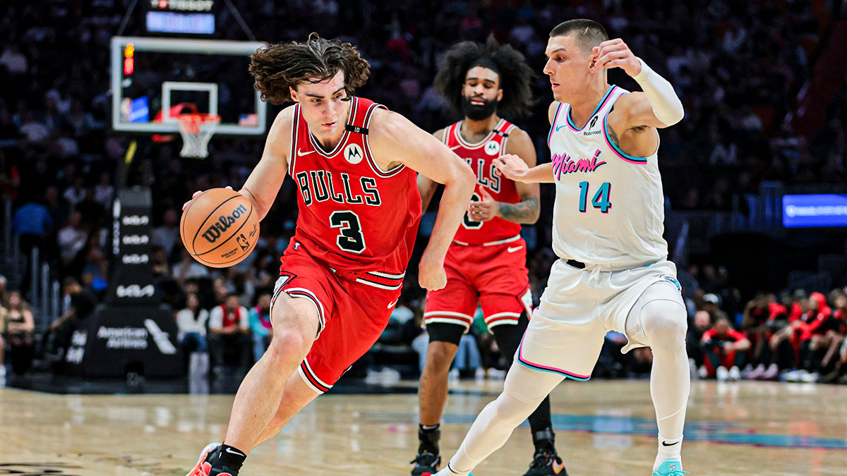 Chicago Bulls guard Josh Giddey (3) drives to the basket against Miami Heat guard Tyler Herro (14) during the second quarter at Kaseya Center.