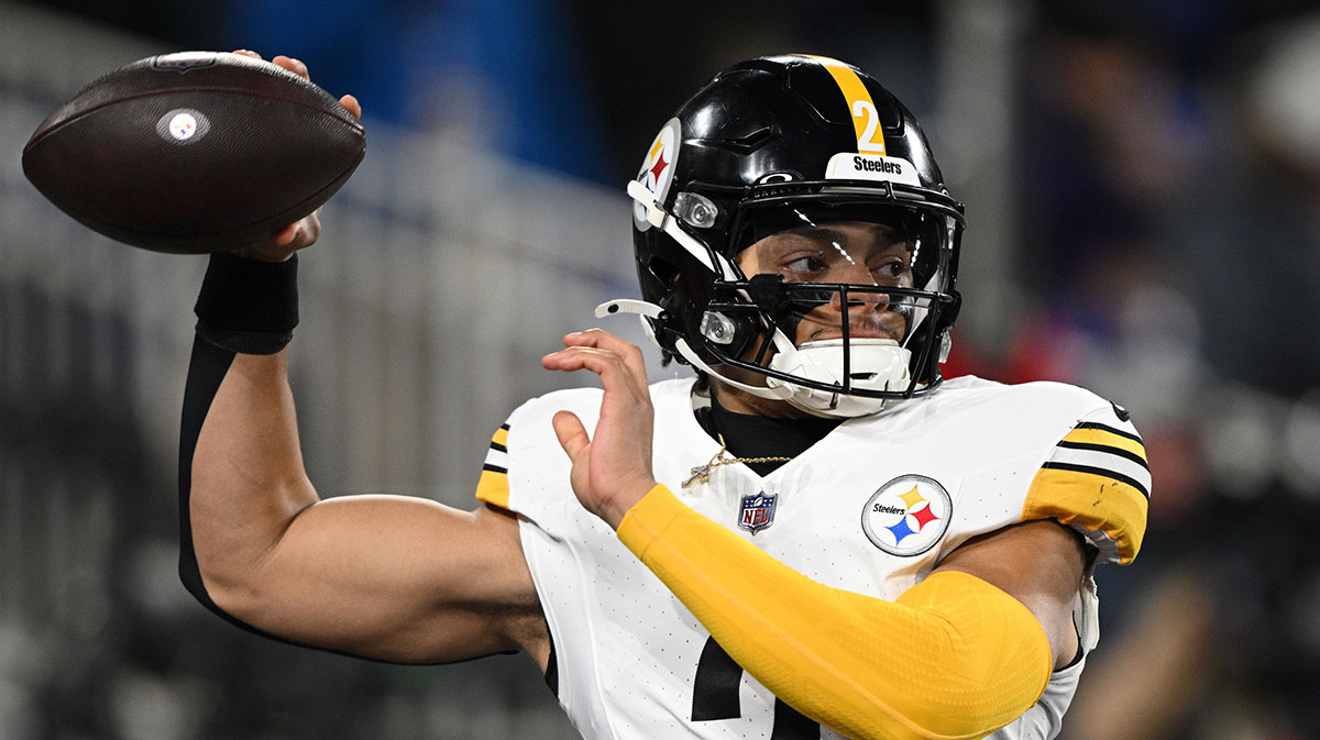  Pittsburgh Steelers quarterback Justin Fields (2) warms up before an AFC wild card game against the Baltimore Ravens at M&T Bank Stadium. 