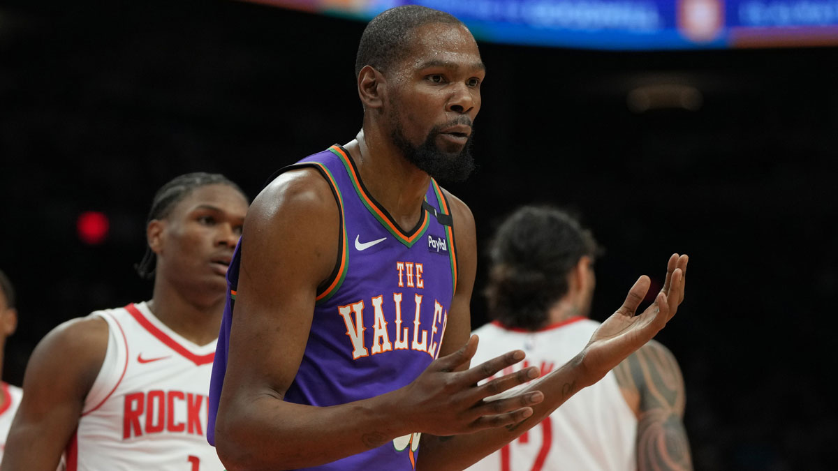 Phoenix Suns forward Kevin Durant (35) reacts after fouling a Houston Rockets player in the first half at Footprint Center.