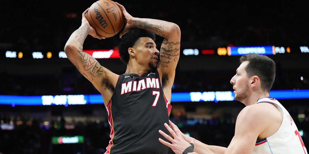 Miami Heat Center Kel'el Vare (7) seems to follow the ball like La Clippers forward forward Eubanks (15) Defend during the second half in the center of Kaseya. 