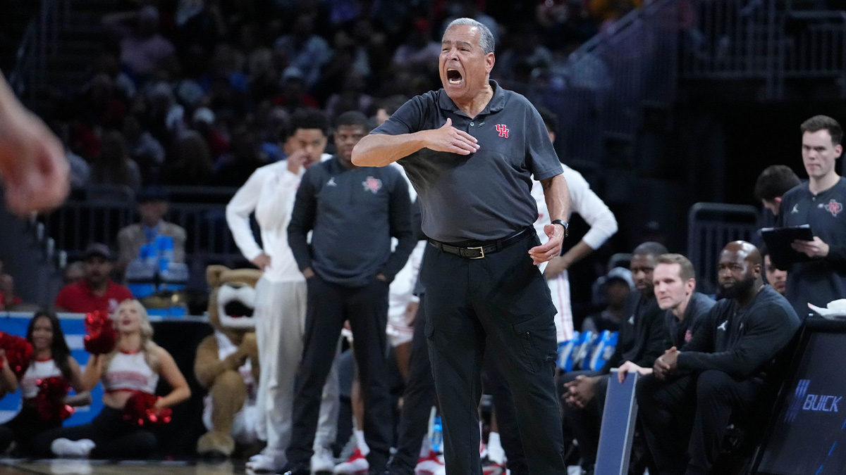 Houston Cougars head coach Kelvin Sampson reacts after a play against the Gonzaga Bulldogs during the first half at Intrust Bank Arena. Mandatory Credit: Kirby Lee-Imagn Images