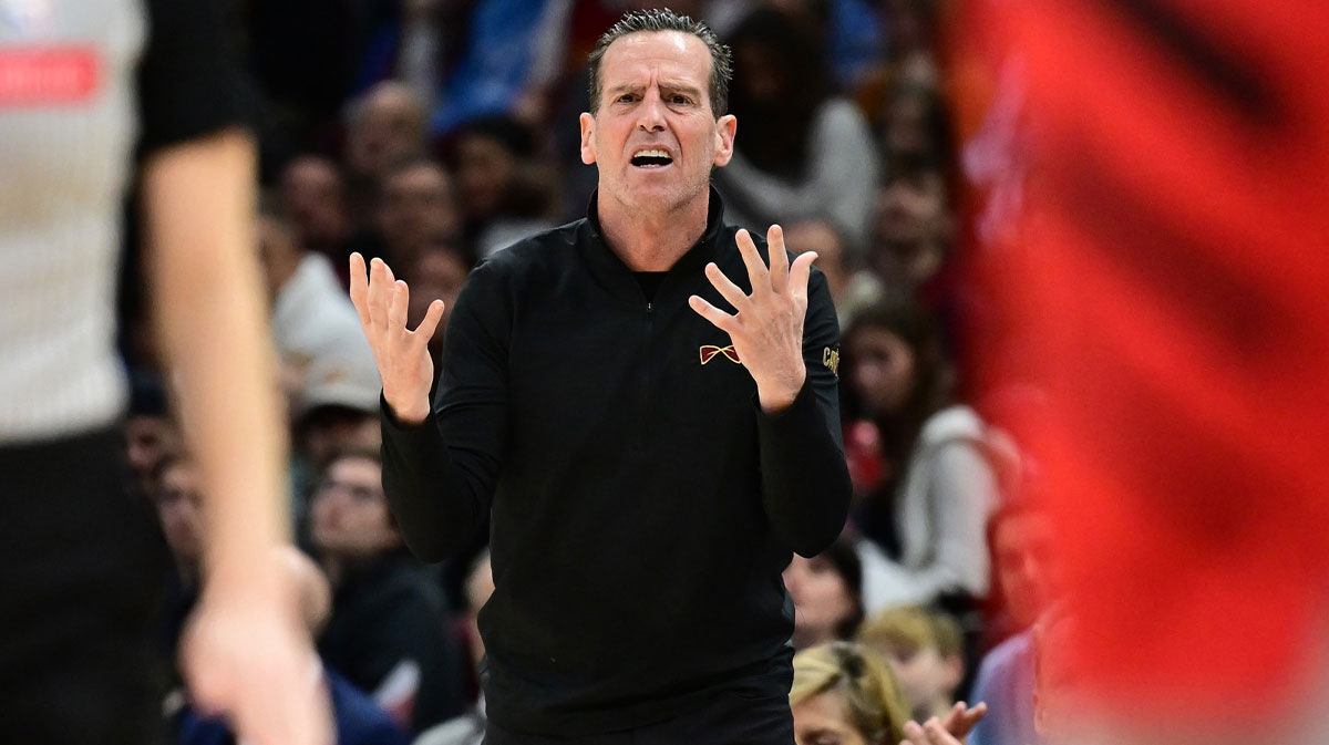 Cleveland Cavaliers Kenny Atkinson's chief coach reacts during the second half against Blazers Portland Trail on the rocket arena. Mandatory Credit: